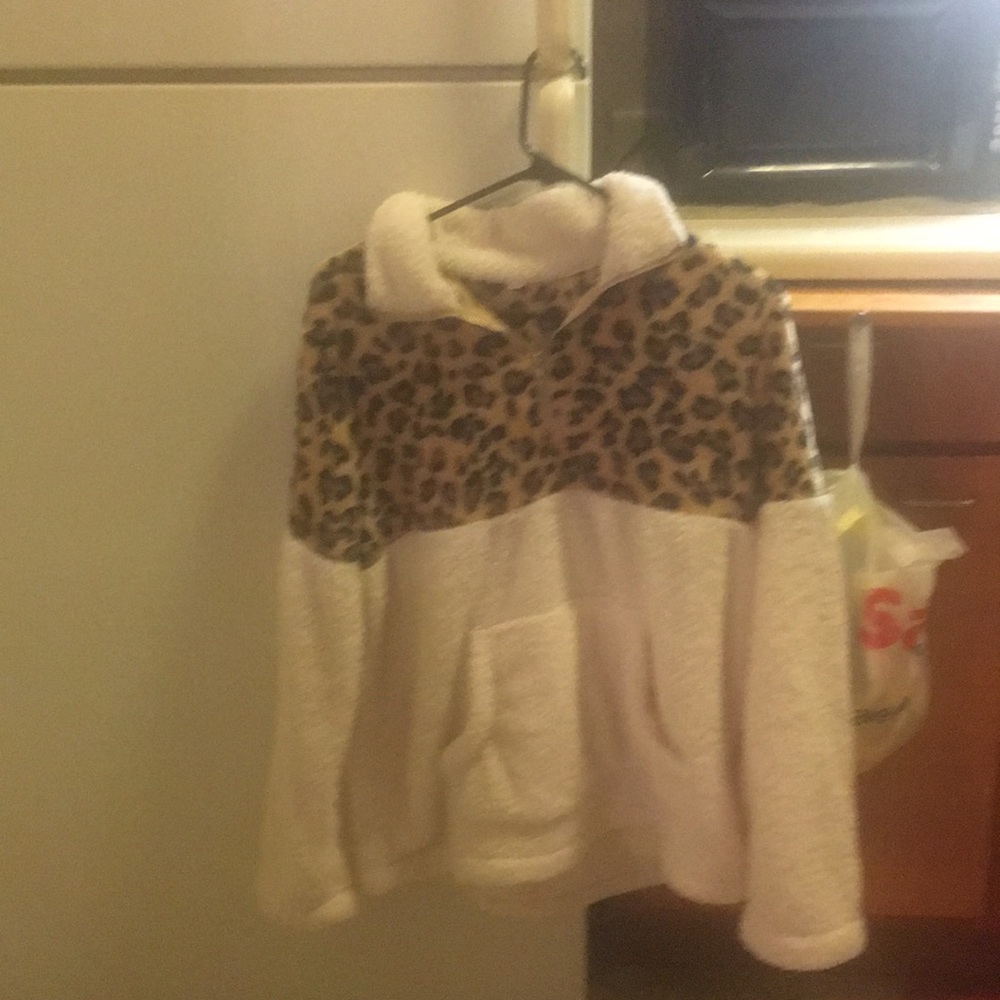 Fleece and cream leopard pull over.